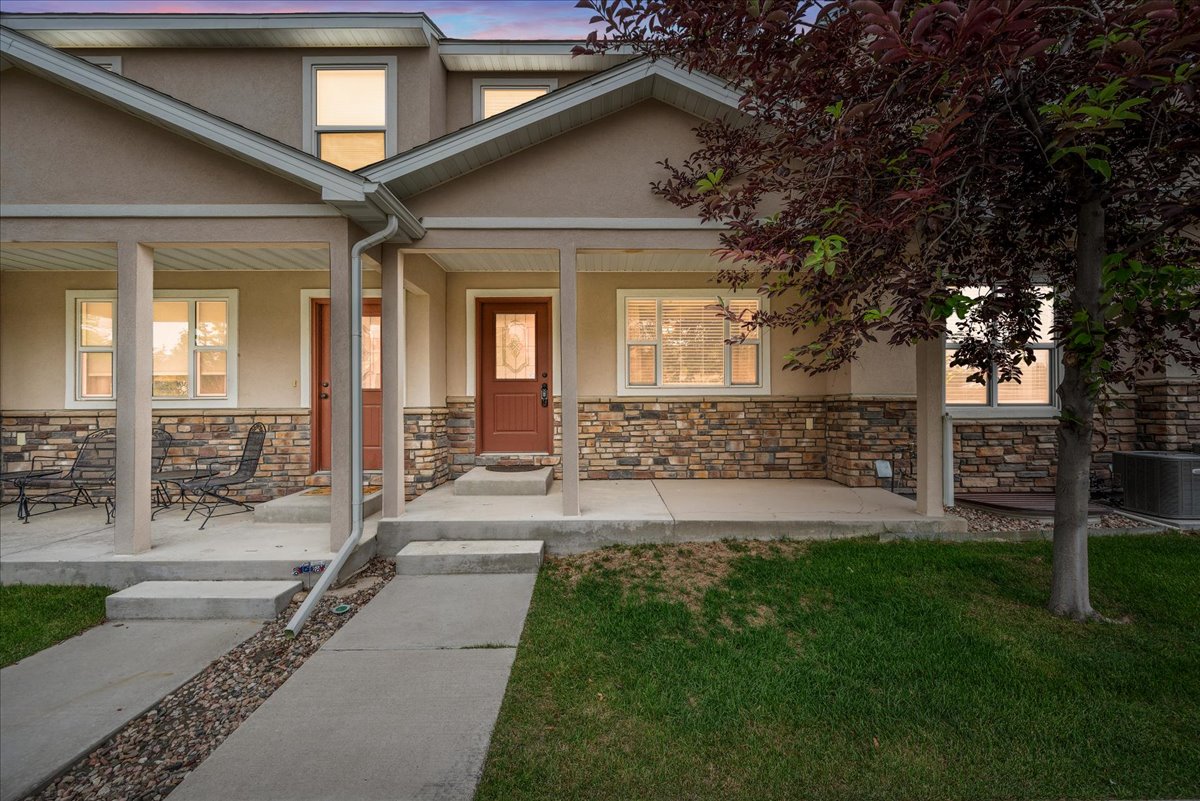 1027 Old Town Lane