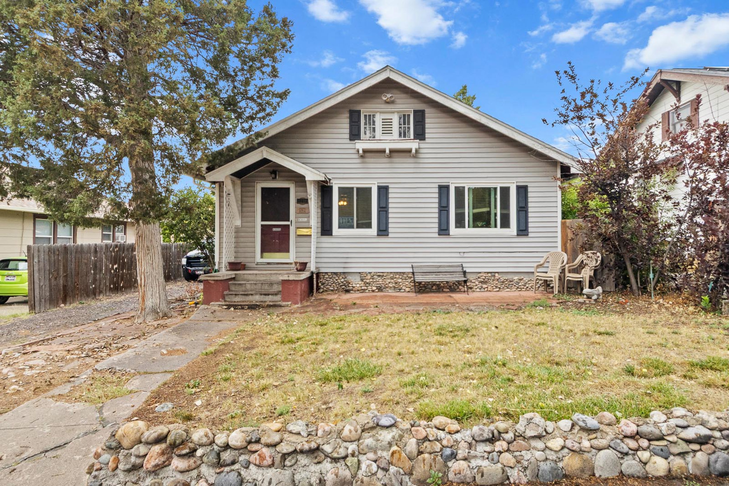 1216 E 19th
